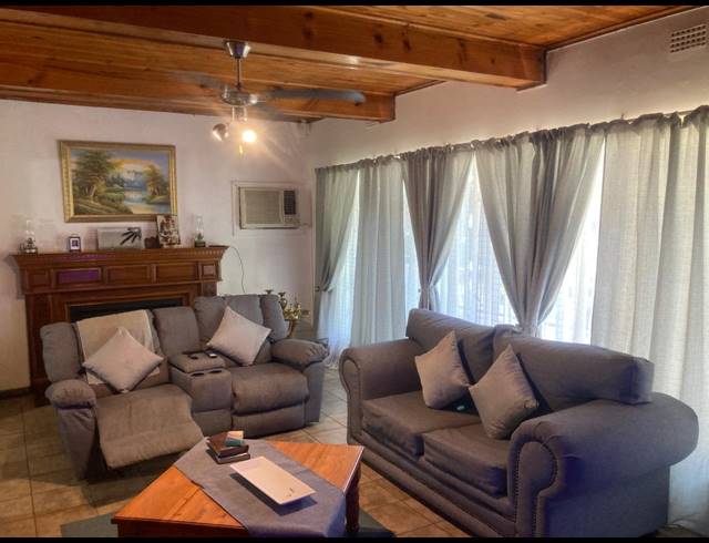 4 BEDROOM HOUSE FOR SALE IN PROTEA PARK
